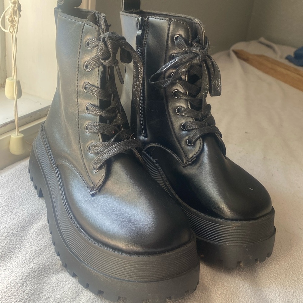 Platform combat boots